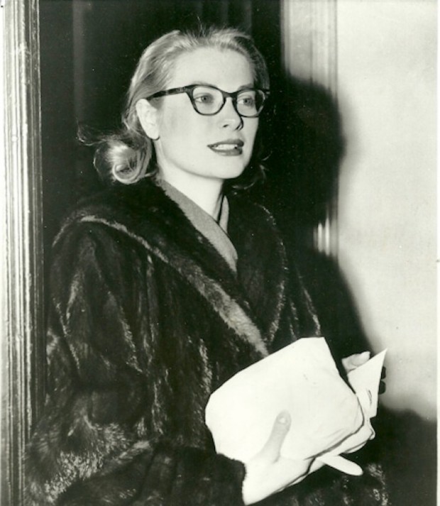 grace-kelly-in-glasses.png