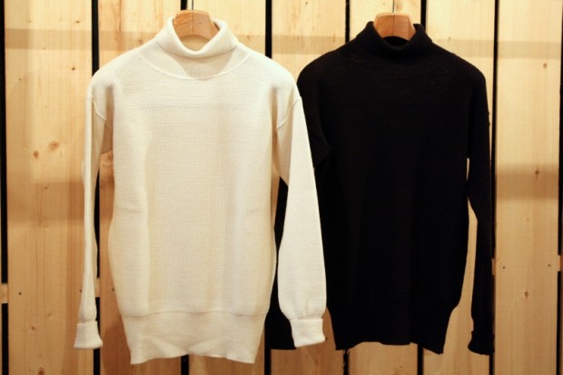 WORSTED TURTLE NECK SWEATER